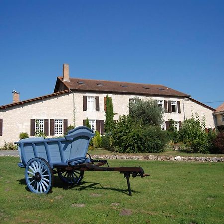 Bed and Breakfast Le Logis Des Quatre Puits Neuvicq-Montguyon Екстер'єр фото