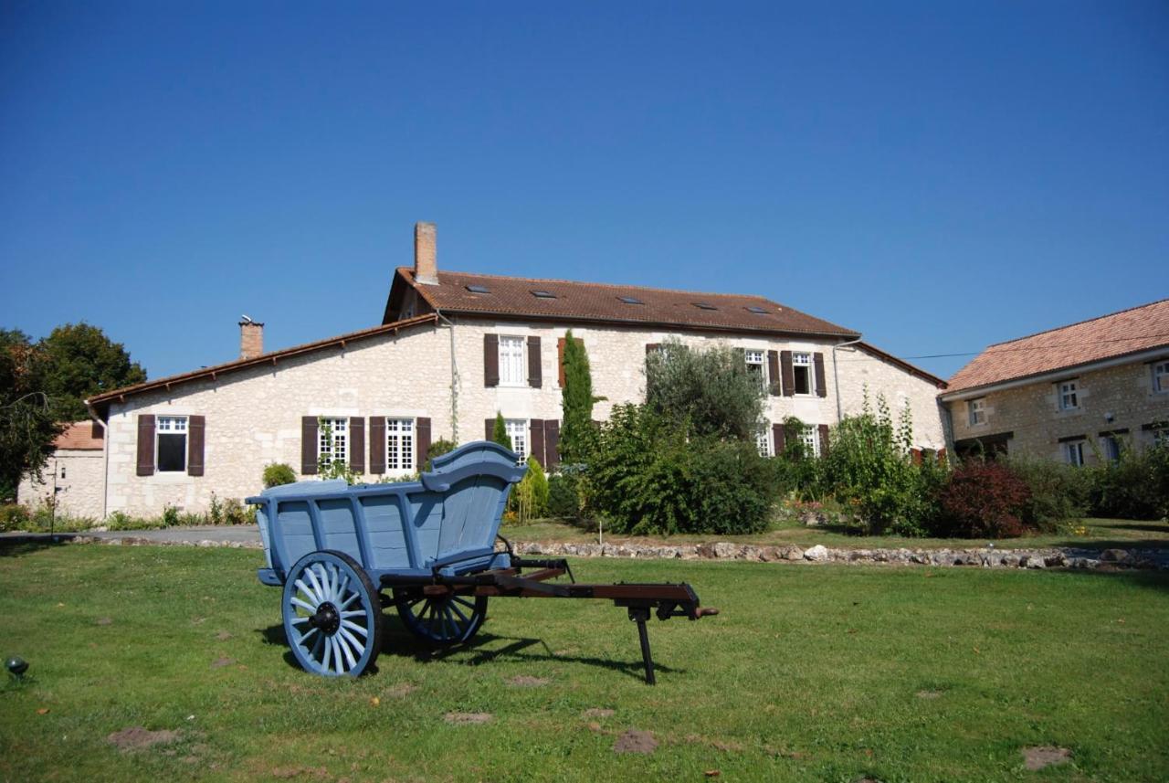 Bed and Breakfast Le Logis Des Quatre Puits Neuvicq-Montguyon Екстер'єр фото