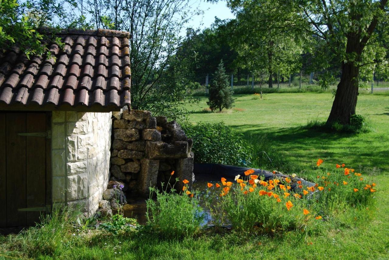 Bed and Breakfast Le Logis Des Quatre Puits Neuvicq-Montguyon Екстер'єр фото