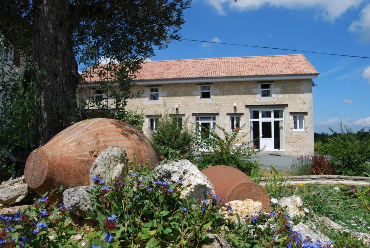 Bed and Breakfast Le Logis Des Quatre Puits Neuvicq-Montguyon Екстер'єр фото