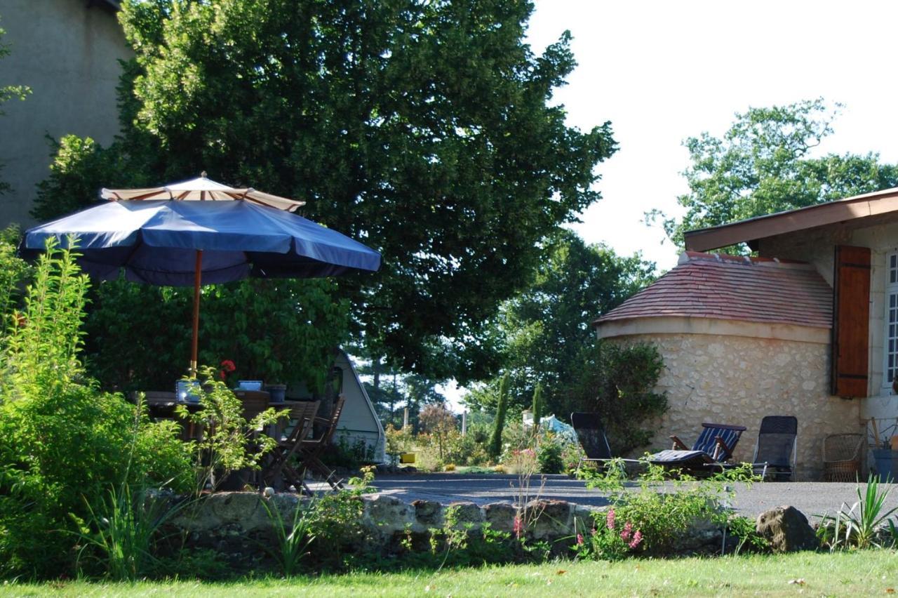 Bed and Breakfast Le Logis Des Quatre Puits Neuvicq-Montguyon Екстер'єр фото