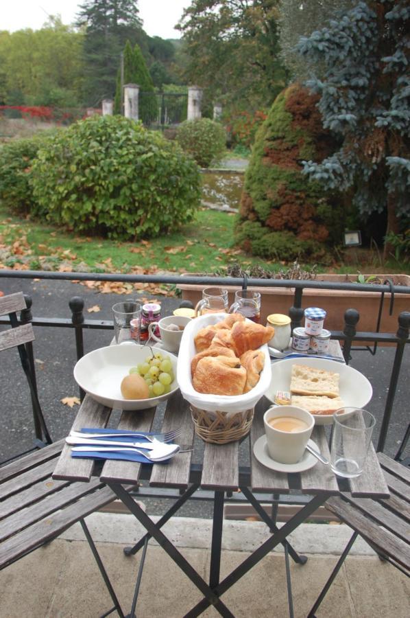 Bed and Breakfast Le Logis Des Quatre Puits Neuvicq-Montguyon Екстер'єр фото