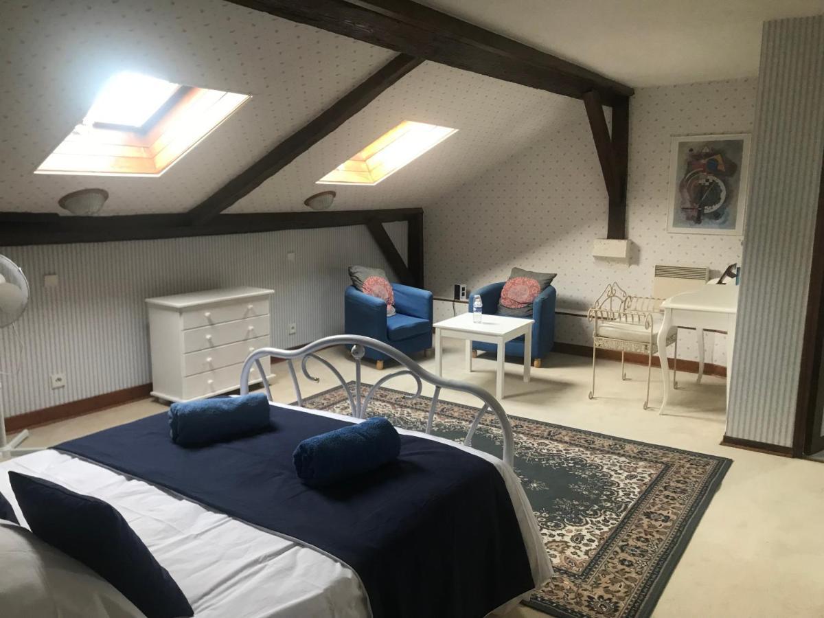 Bed and Breakfast Le Logis Des Quatre Puits Neuvicq-Montguyon Екстер'єр фото