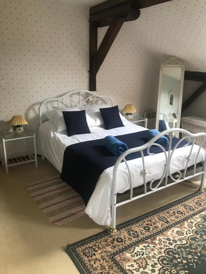 Bed and Breakfast Le Logis Des Quatre Puits Neuvicq-Montguyon Екстер'єр фото