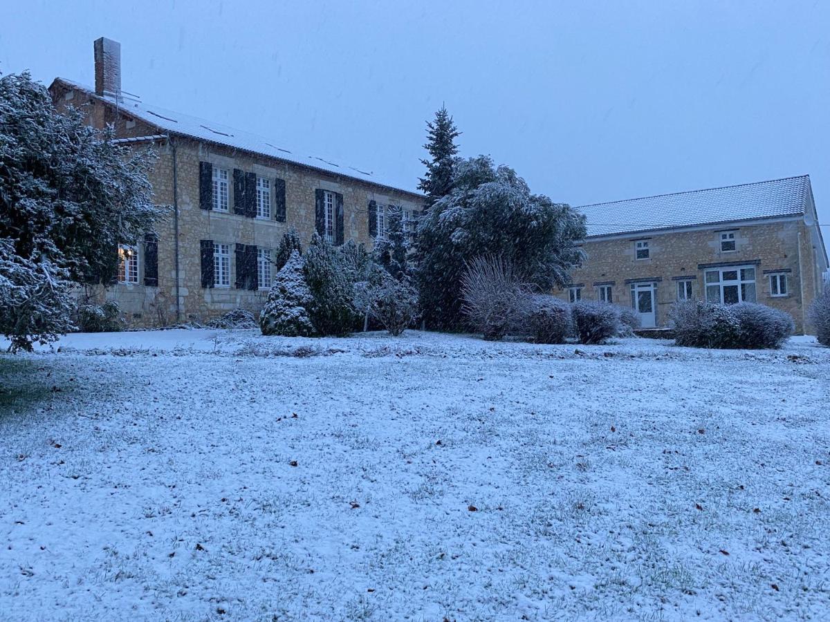Bed and Breakfast Le Logis Des Quatre Puits Neuvicq-Montguyon Екстер'єр фото